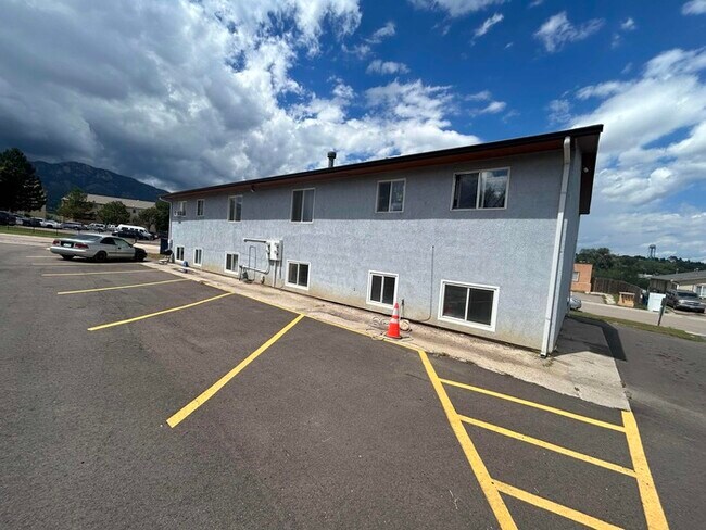 Building Photo - 1709 Hampton S