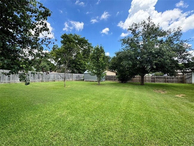Building Photo - 2500 Harrowden Dr