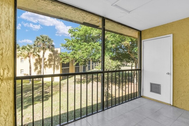 Building Photo - 112 Meadows Cir