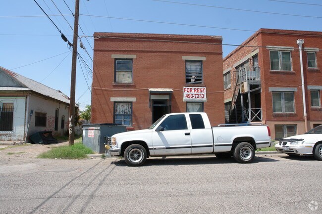 Building Photo - 105 Tays St