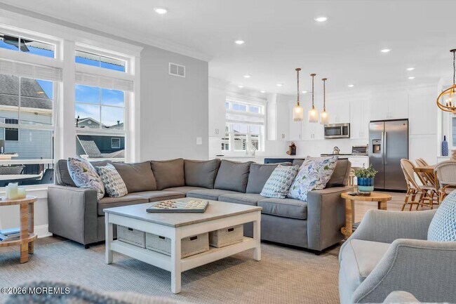 Building Photo - 13 5th Ave