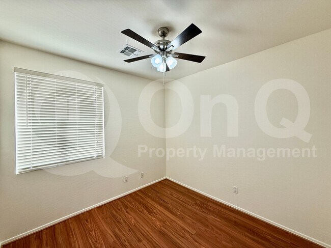 Building Photo - 3229 W Pleasant Ln