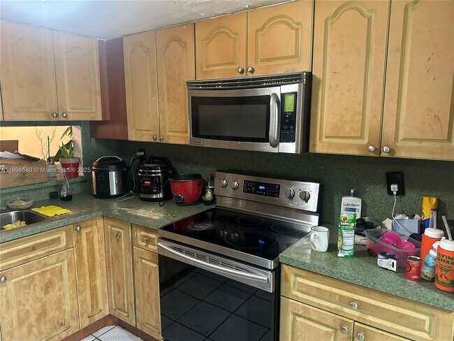 Building Photo - 3992 W 8th Ln