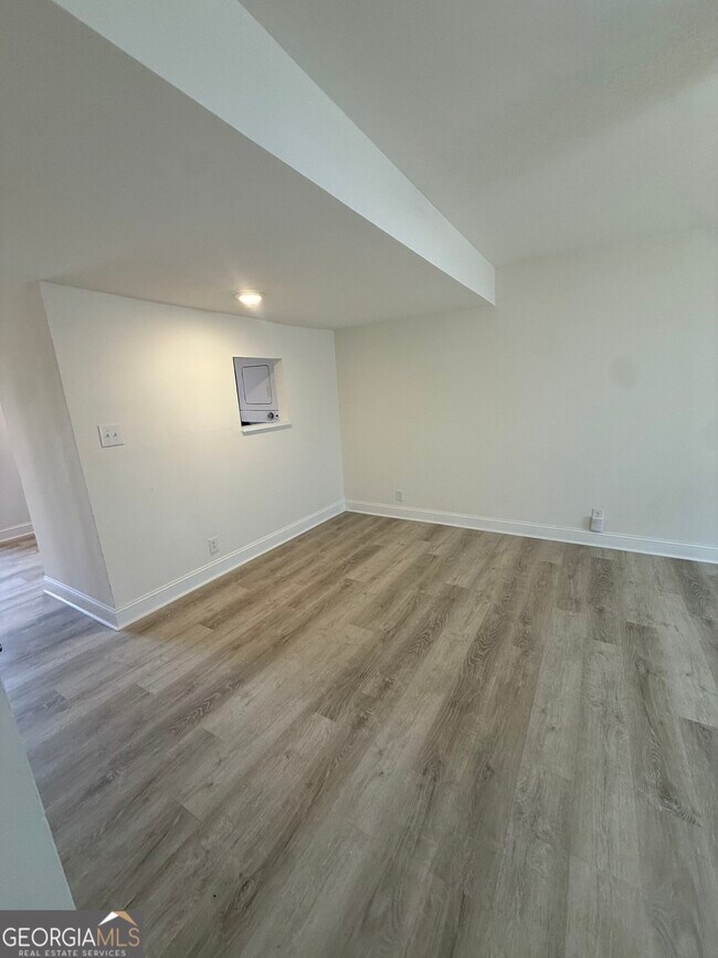 Building Photo - 1157 Boulevard