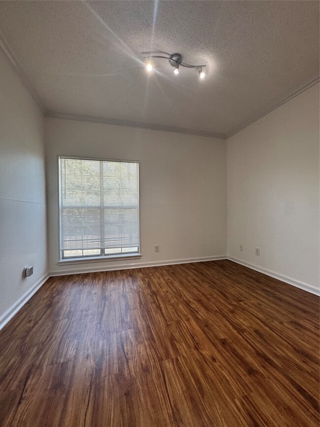 Building Photo - 921 Marine Dr