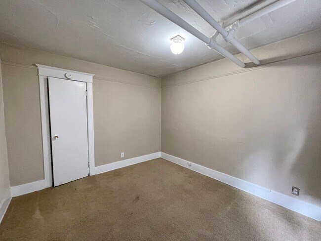 Building Photo - 2111 Nob Hill Ave N