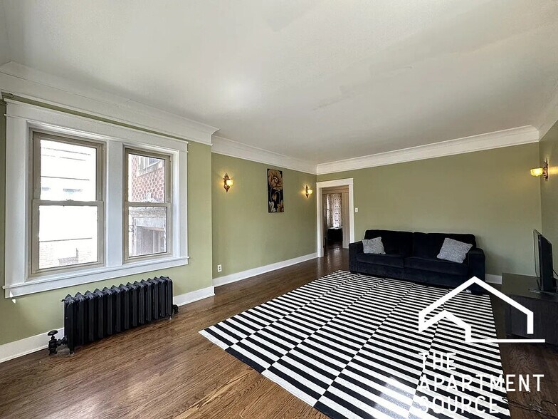 Building Photo - 5023 N Ridgeway Ave