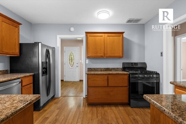 Building Photo - $500 OFF !!!   MOVE - IN SPECIAL!!!  2 Bed / 1 Bath Home with Large Deck