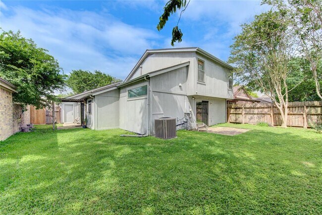 Building Photo - 2818 Crest Park Dr