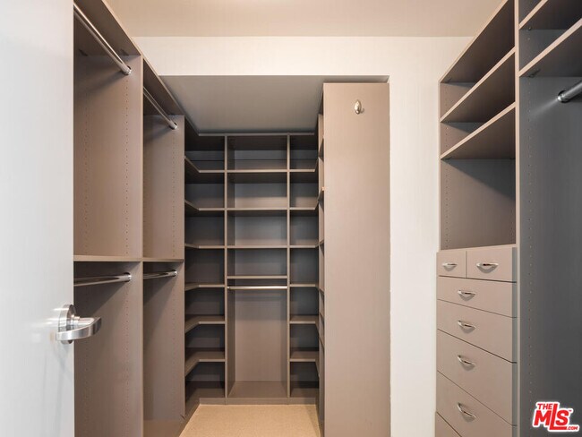 Building Photo - 13650 Marina Pointe Dr