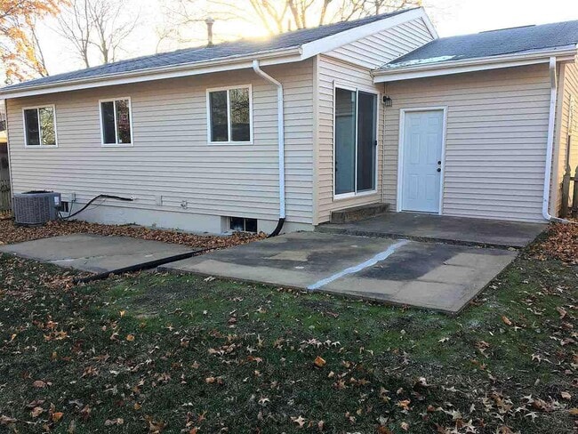 Building Photo - Beautifully Renovated - 3 Bedroom Home