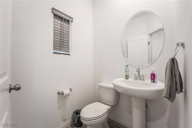 Building Photo - 5905 Becklow Gdns Ave