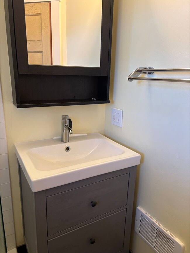 Building Photo - 9566 Main St