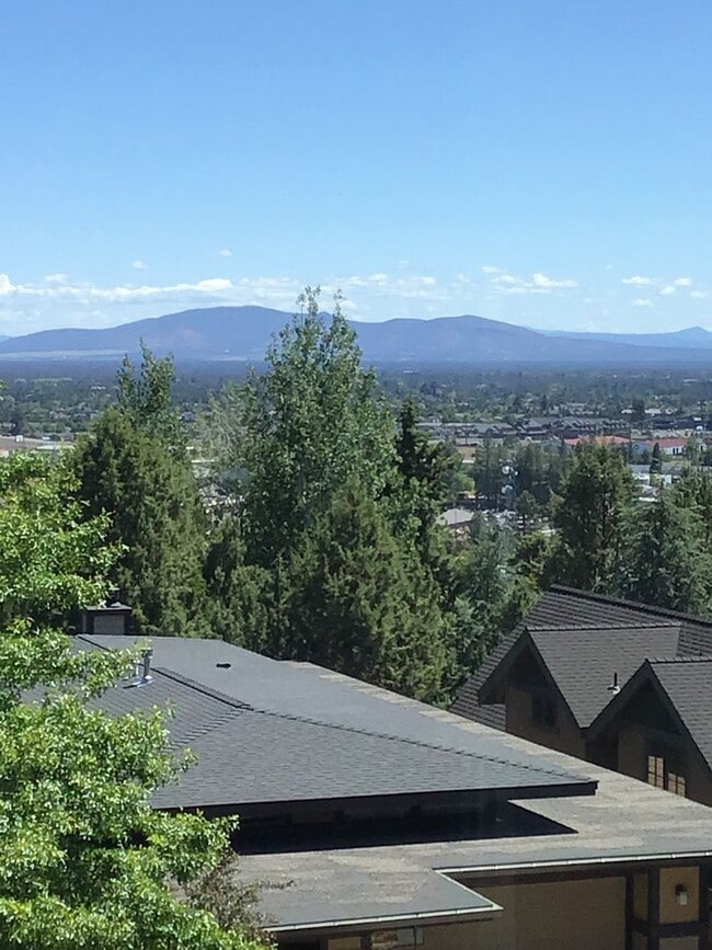 Building Photo - Gorgeous 4 Bedroom Home on Awbrey Butte!