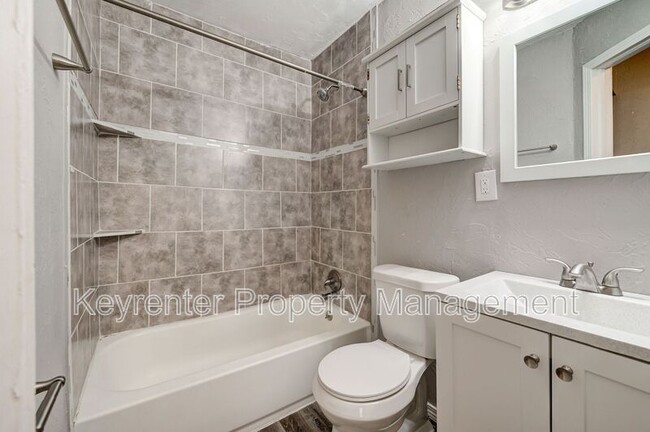 Building Photo - 220 W Jacobs Dr