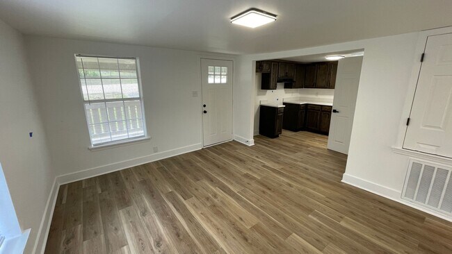 Building Photo - Fully renovated 3 bedroom, 2 bath home. Available now for $1395/month