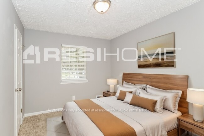 Building Photo - 403 River Chase Dr