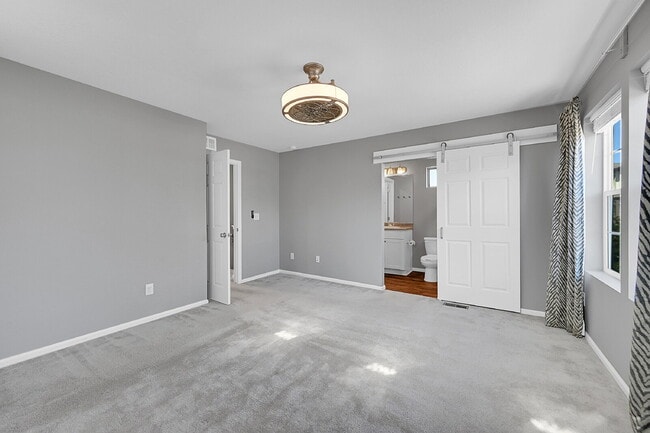 Building Photo - $2,595.00, 2-bed, 2.5-bath located in Aurora.