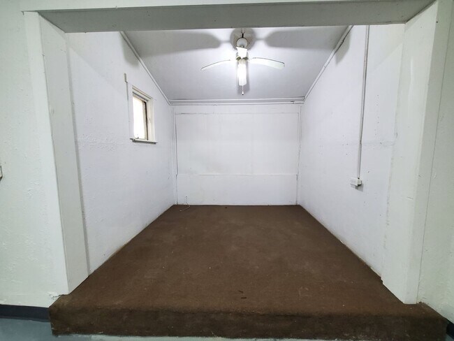 Building Photo - FOR RENT- Large UNIQUE open layout single ...