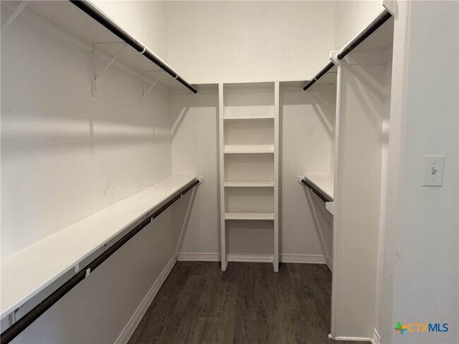 Building Photo - 3404 Braford Dr