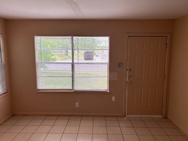 Building Photo - 704 Jefferies, Killeen