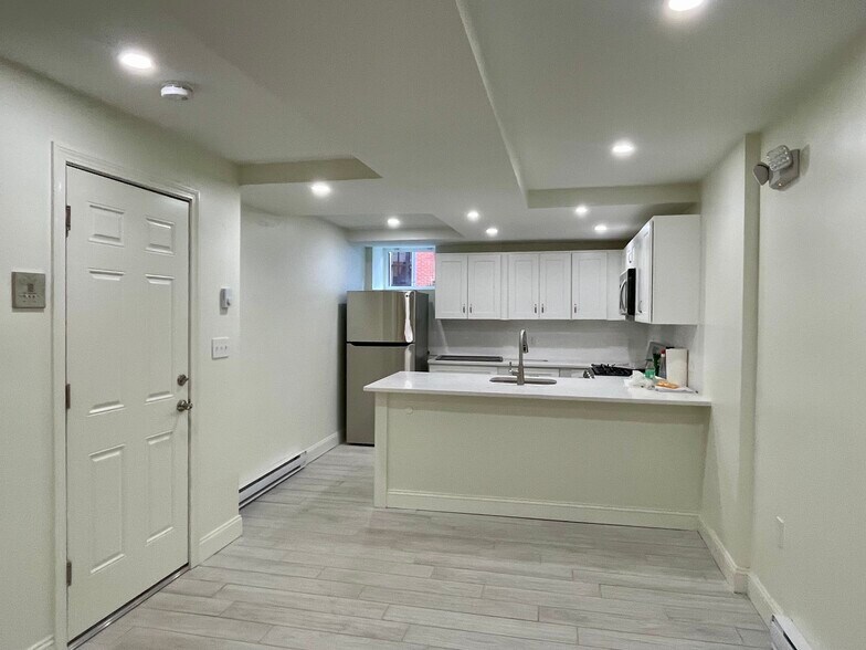 Building Photo - 47 Charter St