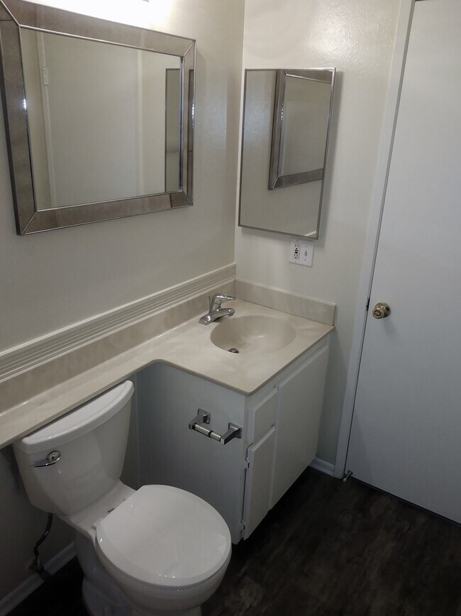 Building Photo - Large 2 Bedroom 2 Bath Condo with 1 Parking Space in Long Beach Coming Soon!