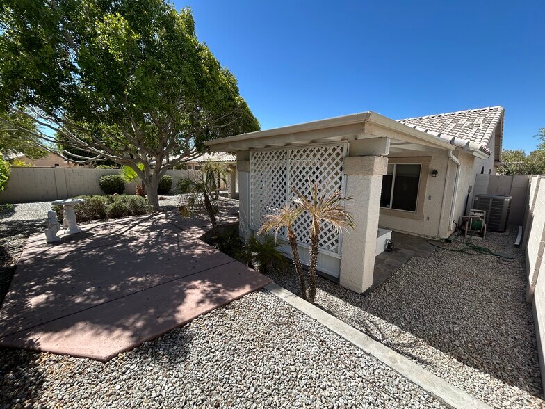 Building Photo - 7709 W Wahalla Ln