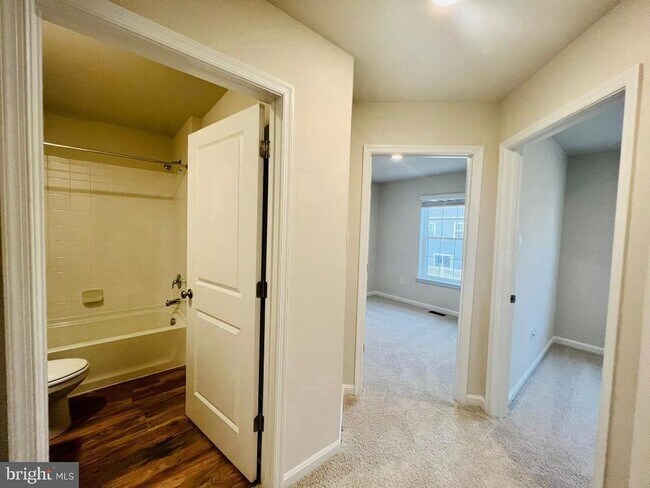 Building Photo - 1927 Fauna Dr