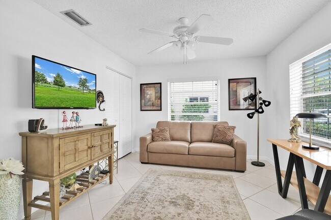 Building Photo - 5910 Via Delray Blvd