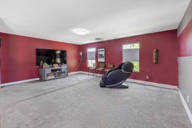 Building Photo - Newly Upgraded 4 Bedroom Home