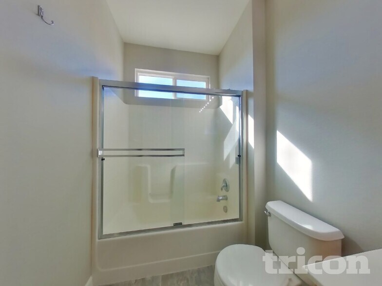 Building Photo - 1895 Bramblewood Dr