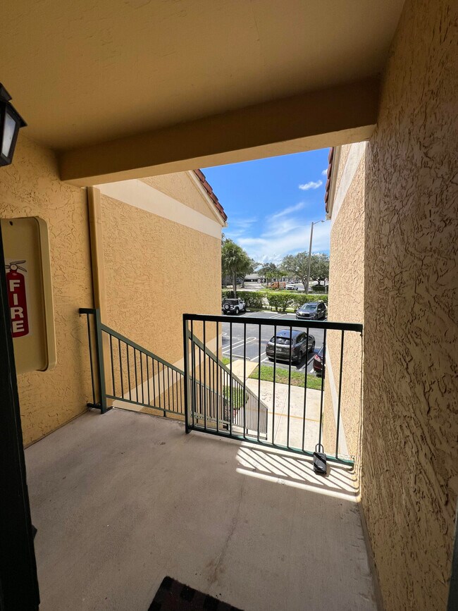 Building Photo - 899 Riverside Dr