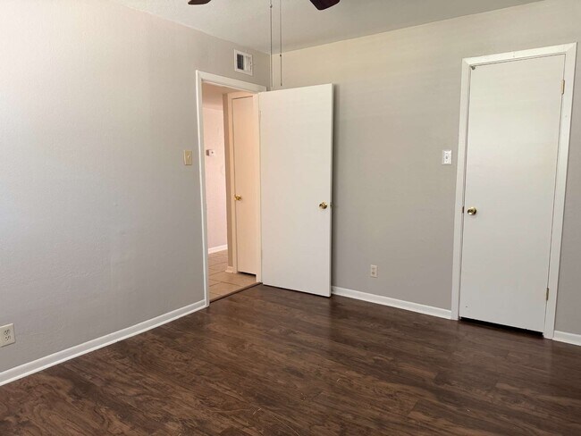 Building Photo - 2102 5th Ave N