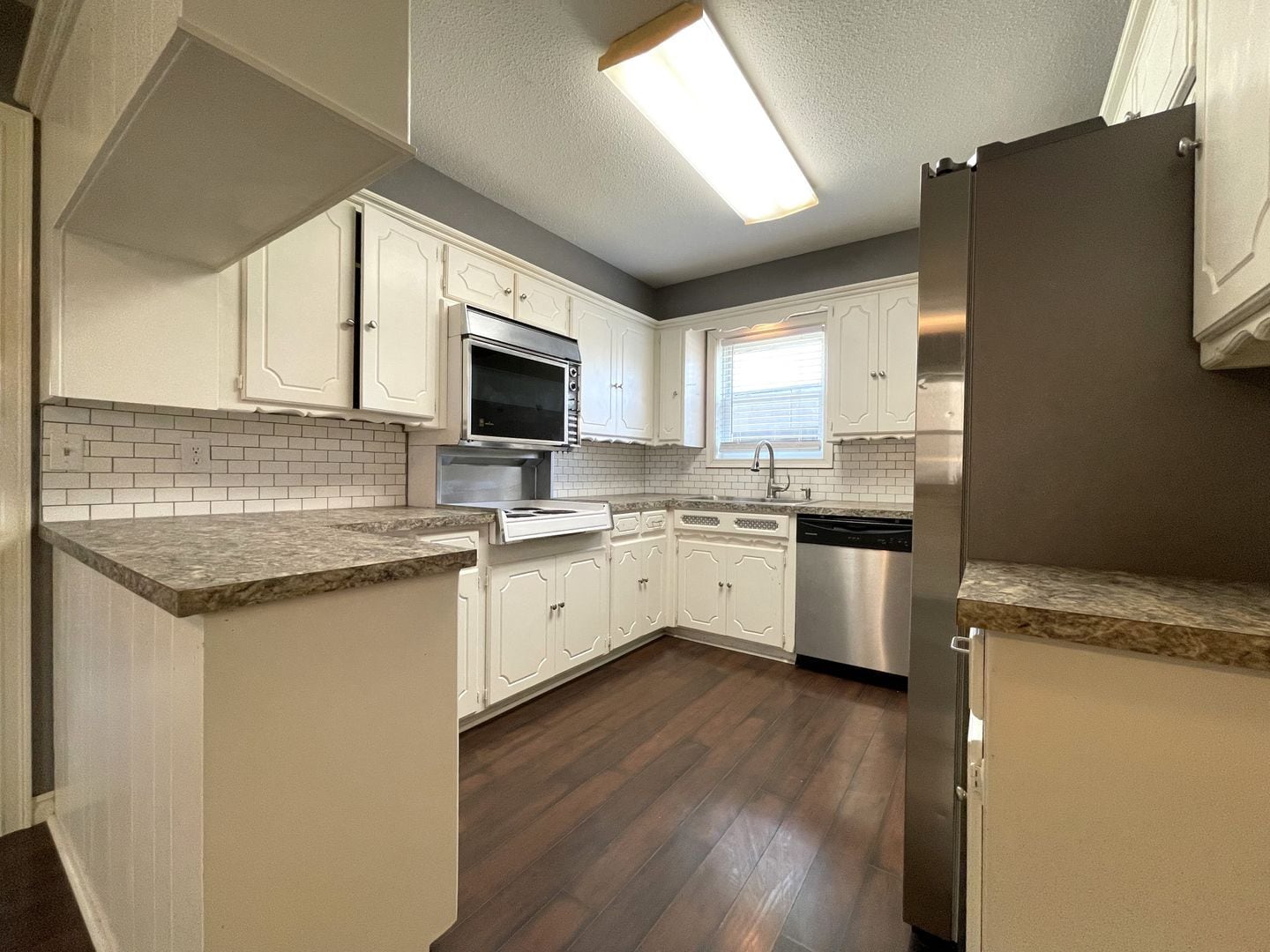 Building Photo - 6317 N Warren Ave