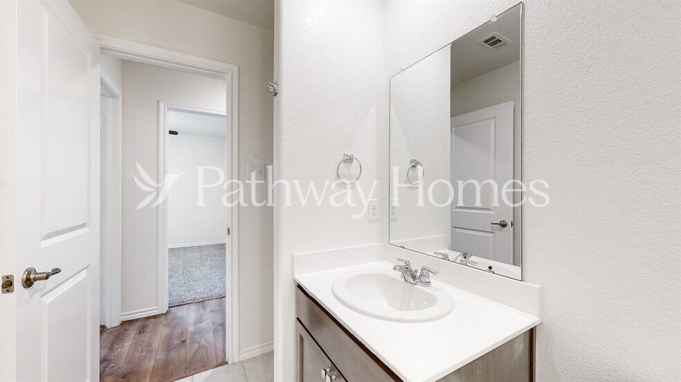 Building Photo - 957 English Dr
