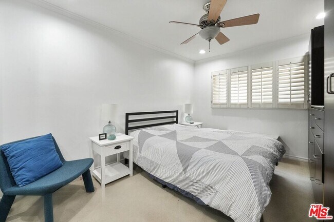 Building Photo - 924 5th St