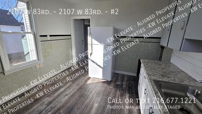 Building Photo - 2 bed 1 bath on 2nd Floor!