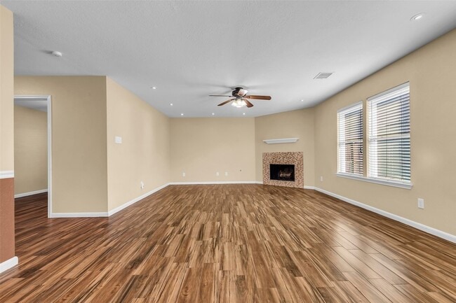 Building Photo - 1608 Pointe Leone