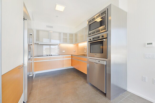 Building Photo - Veer Towers 1207E-North Strip Views from t...