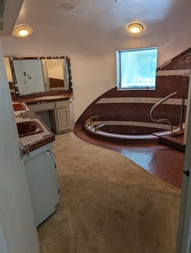 Building Photo - Large Underground House with indoor pool n...
