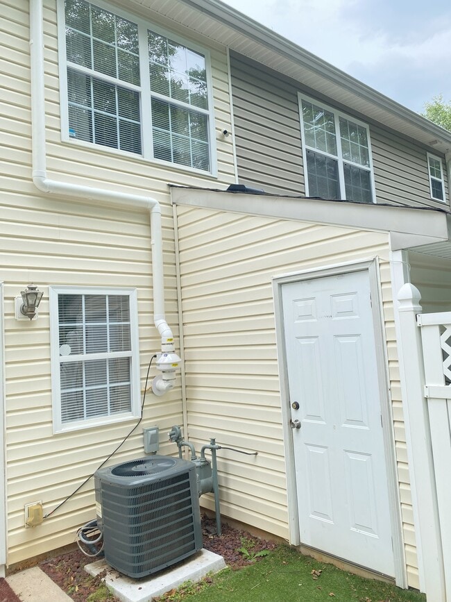 Building Photo - 3363 Myers Ct
