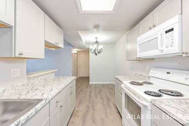 Building Photo - READY TO CALL HOME!! Awesome 2 bed, 1 bath...