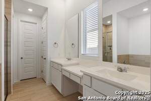 Building Photo - 1523 Balcones Fault