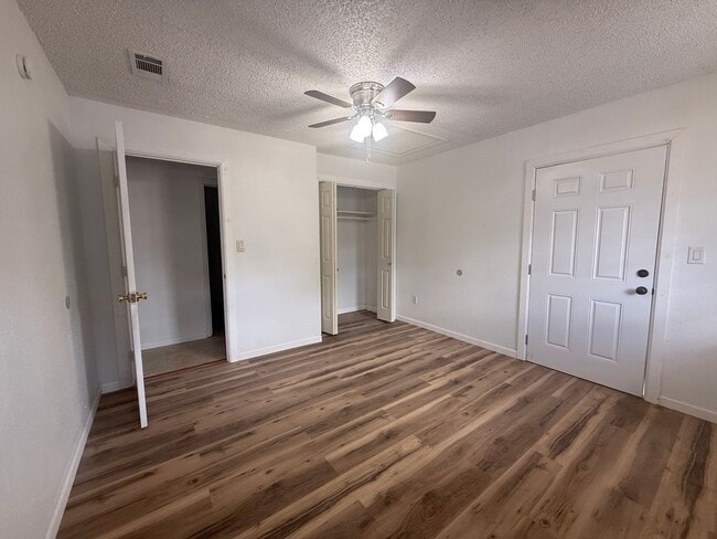 Building Photo - 809 Spruce Ave