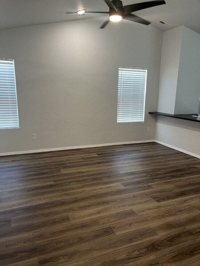Building Photo - "Charming 3-Bed, 2-Bath Gem in Nampa