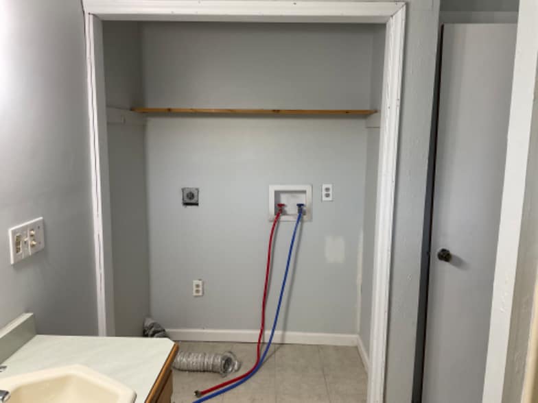 Building Photo - 206 Knoll Dr