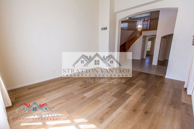 Building Photo - 960 E Constitution Dr