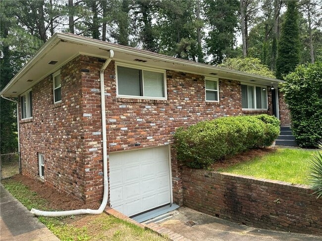 Building Photo - 1914 La Mesa Ln