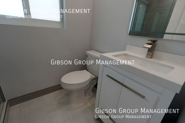 Building Photo - 631 NE 17th Way